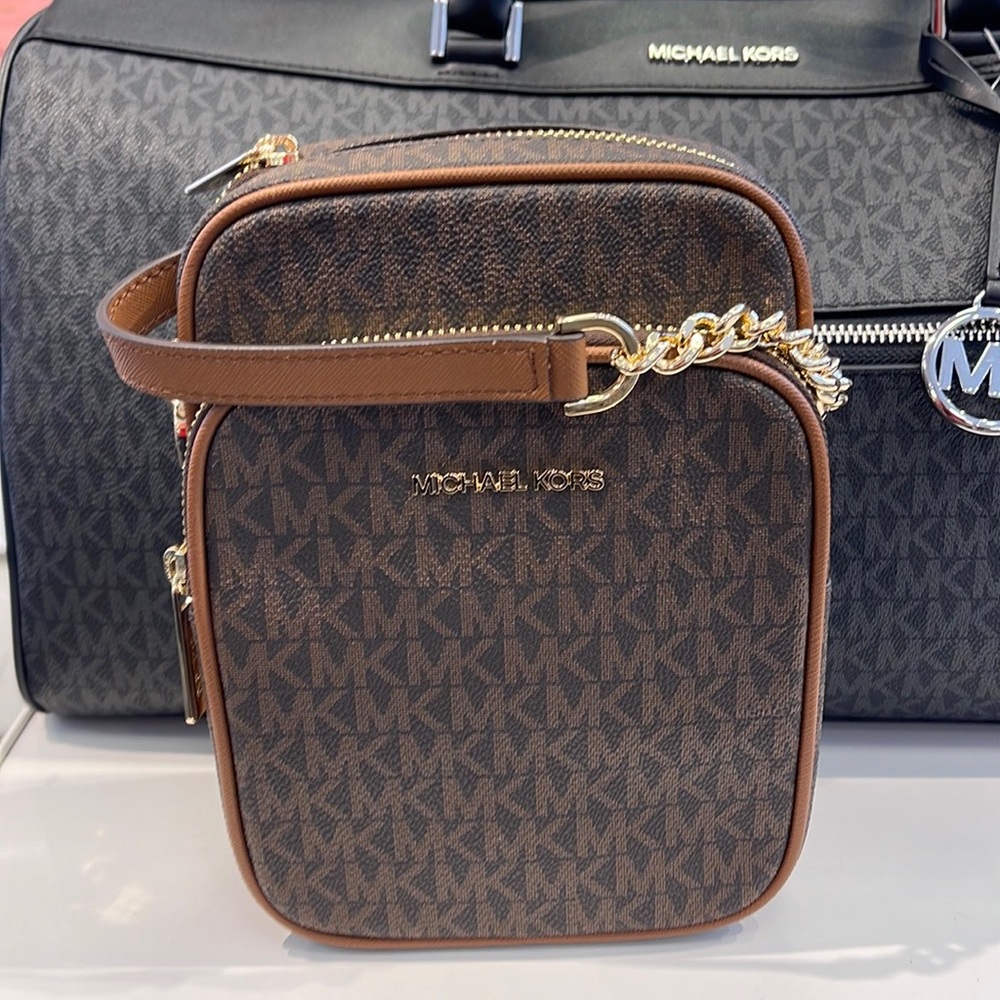 MICHAEL KORS 
Jet Set Travel Medium Logo Crossbody Flight Bag
Style # 35F1GTVC2B